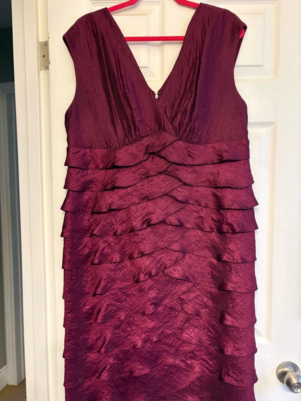 Sleeveless Layered V-Neck Sheath Dress in Deep Wine
